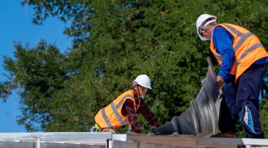 Professional gutter cleaning in San Carlos, AZ